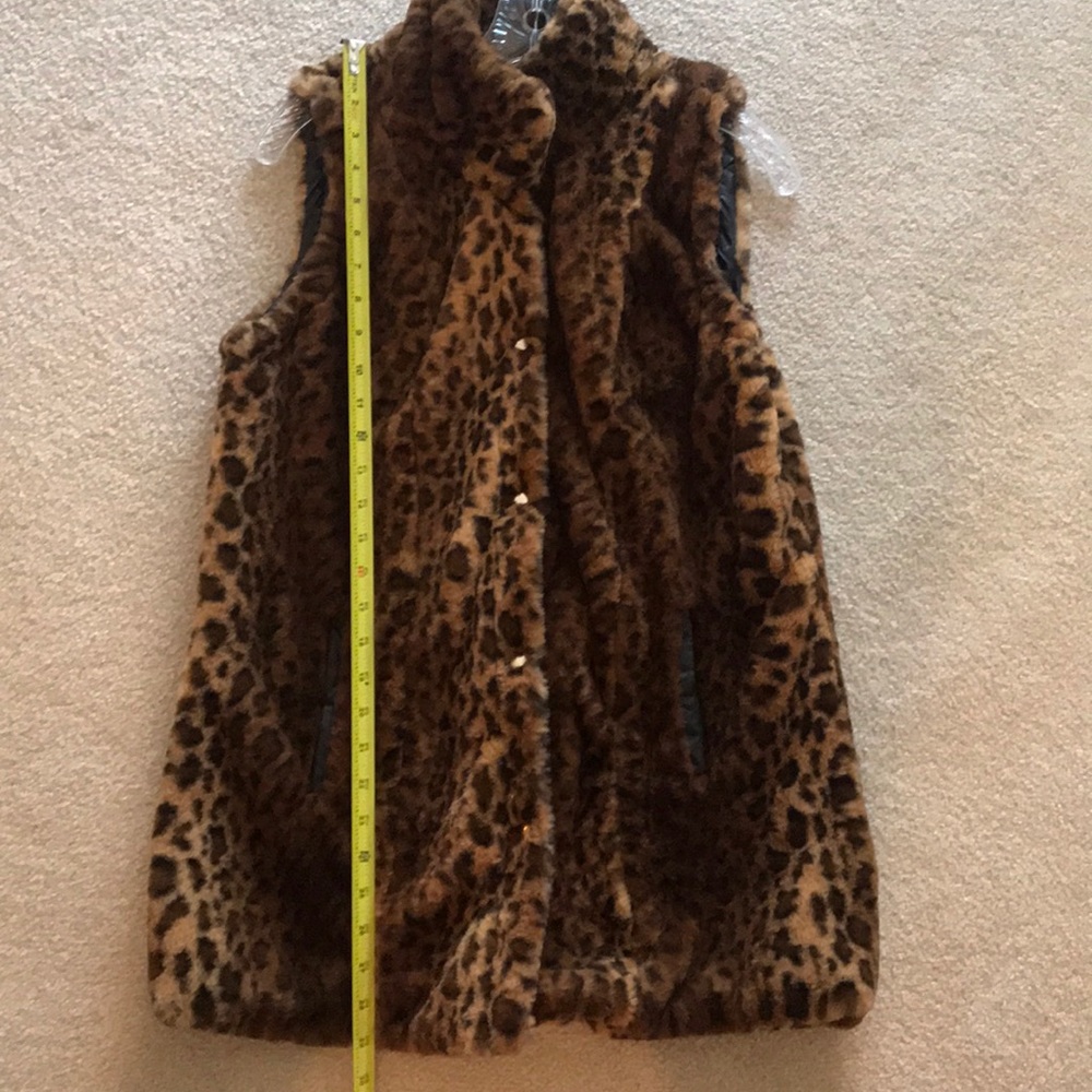 Fuzzy Leopard Vest - Picture 2 of 4